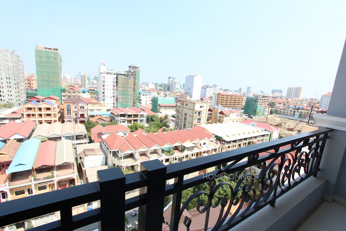 Expansive 2 Bedroom Apartment in Toul Tom Poung