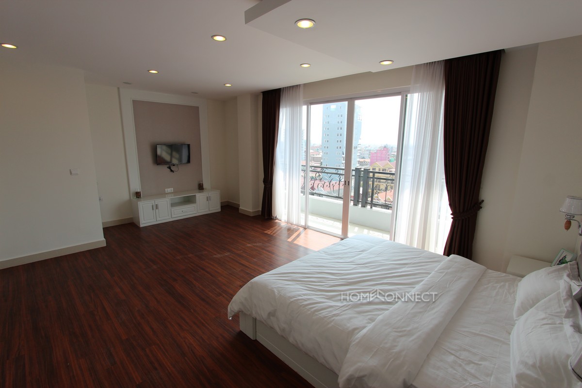 Luxurious 1 Bedroom Apartment in Toul Tom Poung