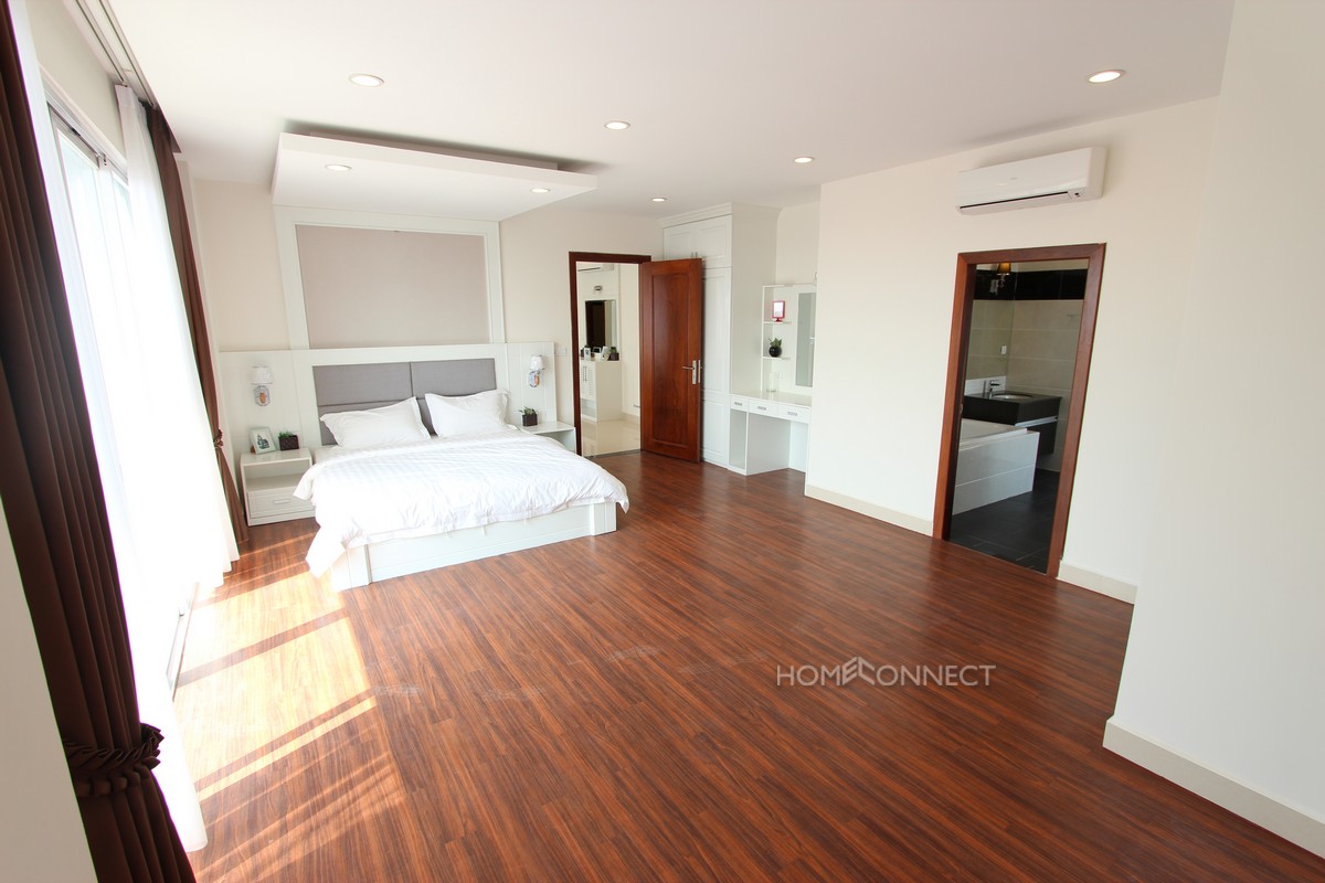 Luxurious 1 Bedroom Apartment in Toul Tom Poung