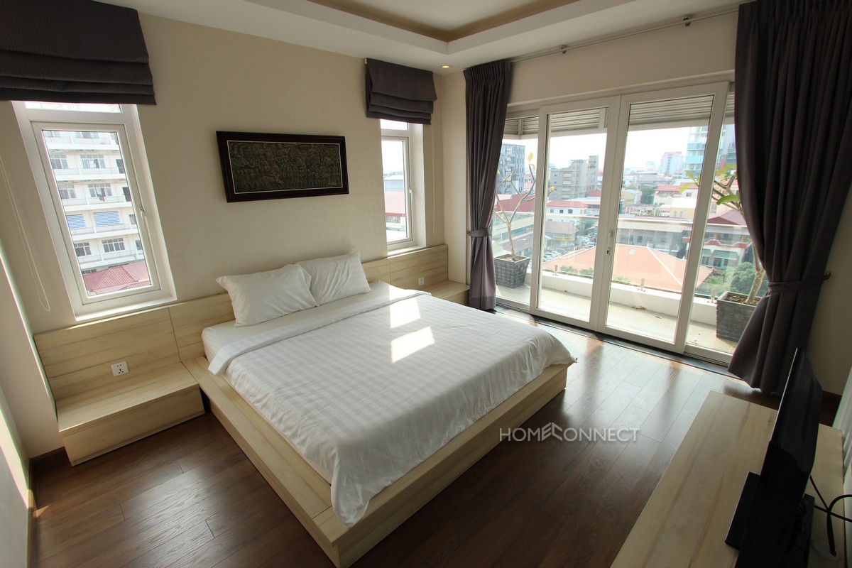 Fantastic 2 Bedroom Penthouse in BKK3
