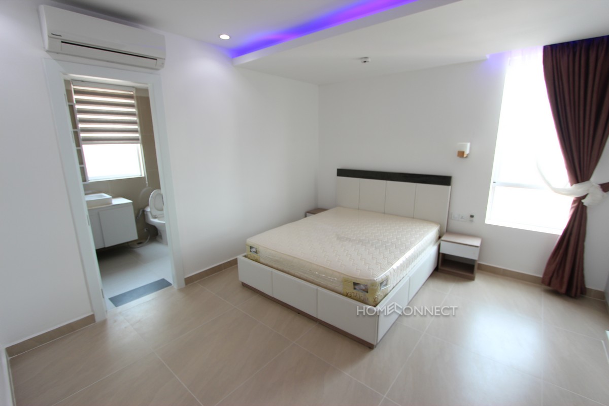 Spacious 3 Bedroom Modern Apartment in BKK1