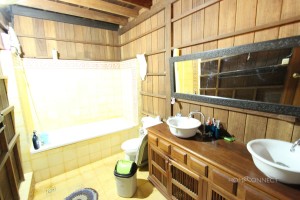 Traditional 2 bedroom Khmer villa in Chroy Chungva