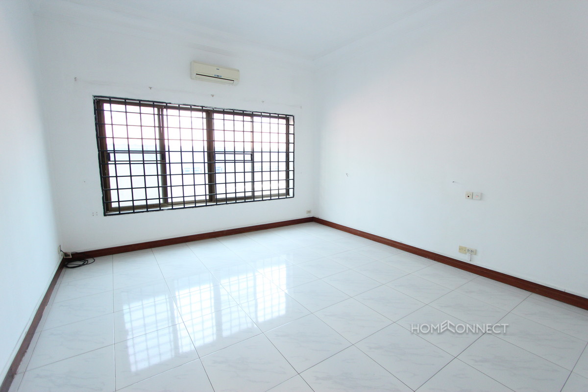 Central Family Villa Near the Independence Monument | Phnom Penh
