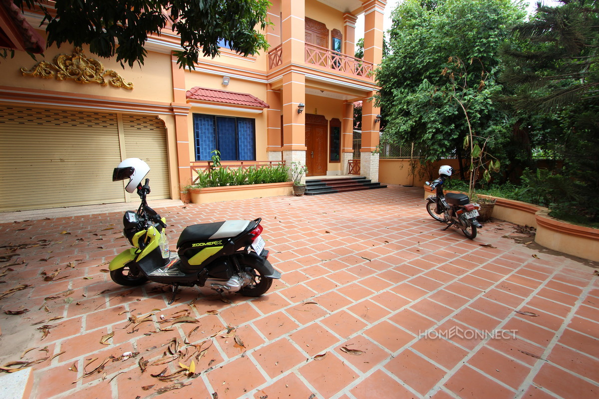 Contemporary 4 Bedroom Villa Near the Russian Market | Phnom Penh Real Estate