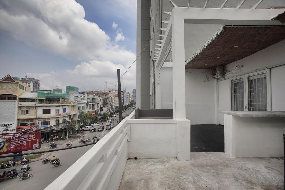 Contemporary 3 Bedroom Apartment Near Central Market | Phnom Penh Real Estate