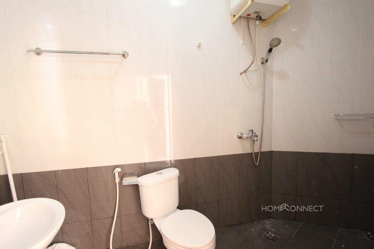 Good Sized 2 Bedroom Apartment Behind The Royal Palace | Phnom Penh Real Estate