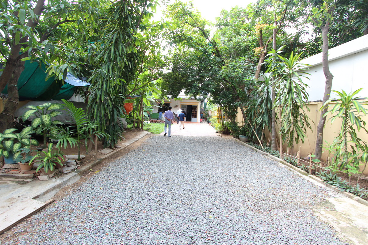 Huge Garden 3 Bedroom Villa On In Tonle Bassac | Phnom Penh Real Estate