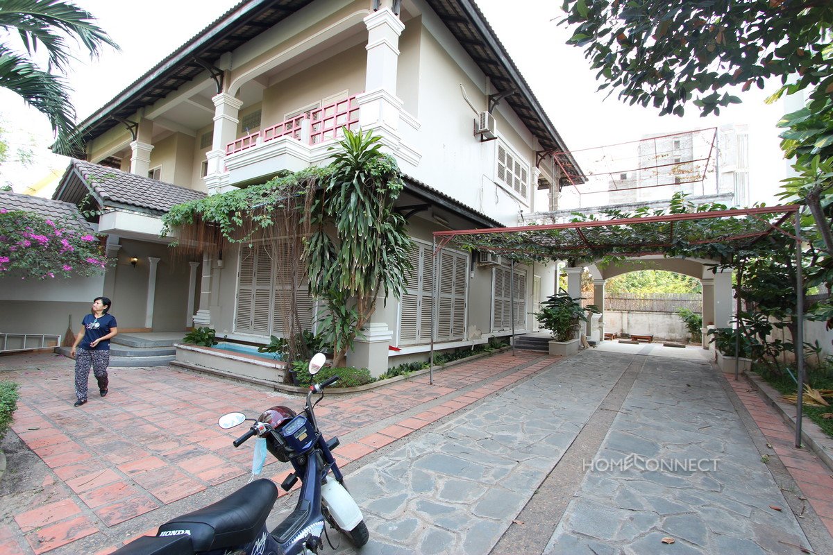 Comfortable 3 Bedroom Villa in Boeung Tumpun | Phnom Penh Real Estate