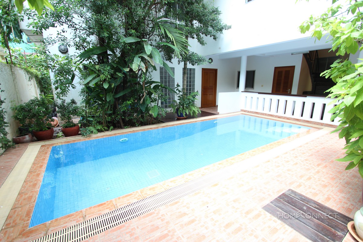 Comfortable 3 Bedroom Apartment Close to Independence Monument | Phnom Penh Real Estate