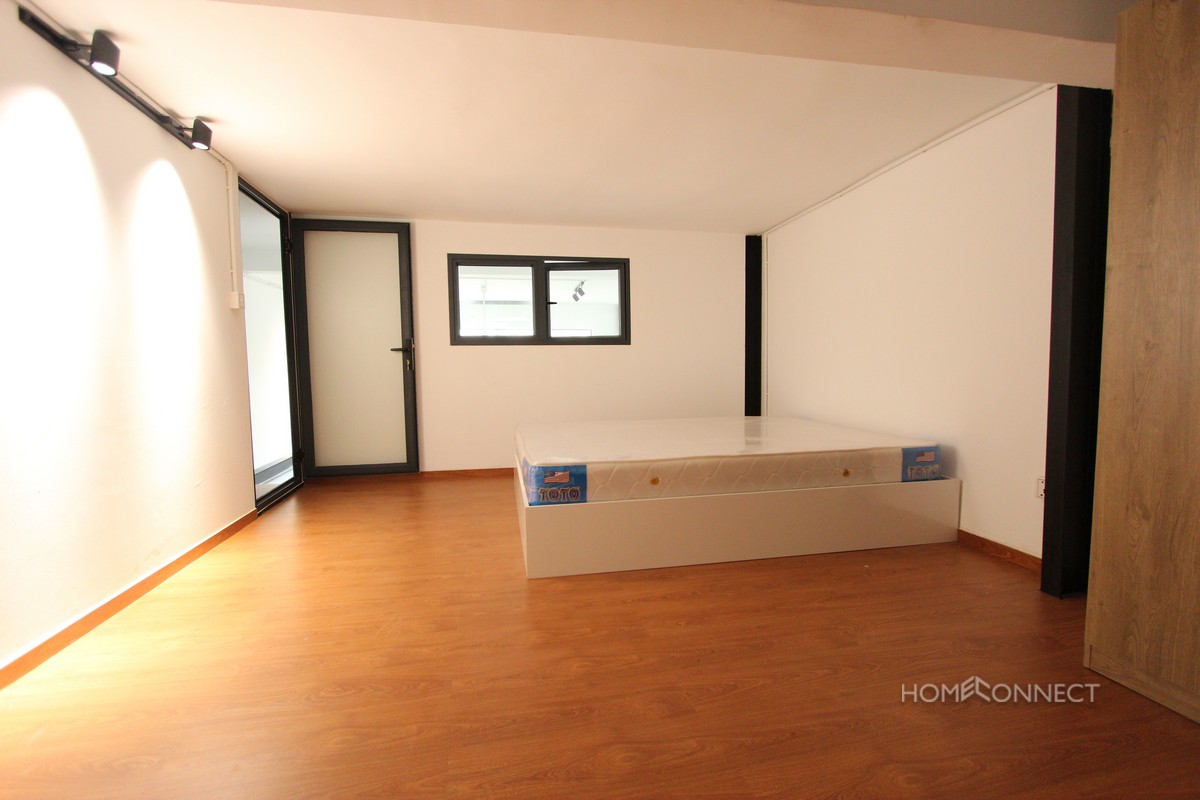 Western 2 Bedroom Apartment Near Independence Monument | Phnom Penh Real Estate