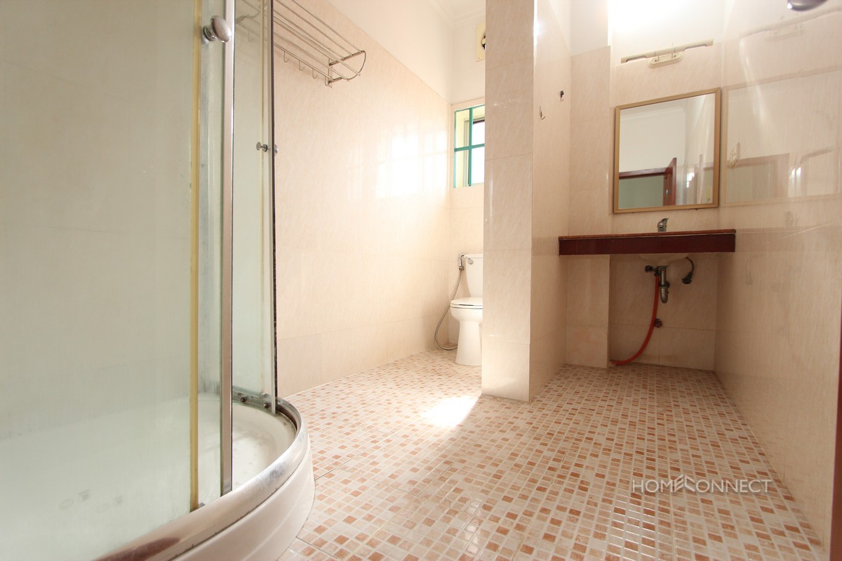 Spacious 2 Bedroom 1 Bathroom Apartment For Rent Near Central Market | Phnom Penh Real Estate