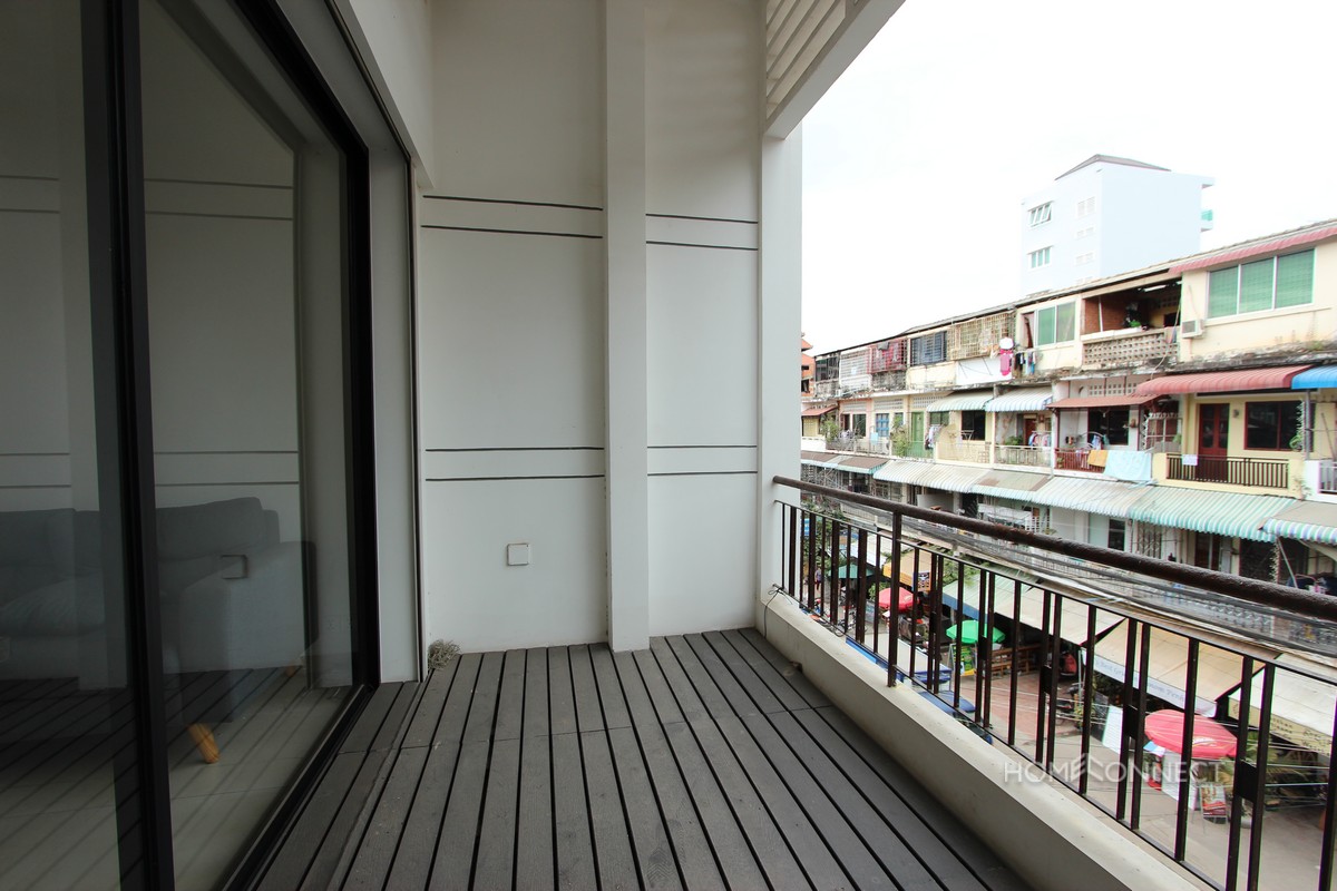 Big Balcony 1 Bedroom Apartment Near the National Museum | Phnom Penh Real Estate